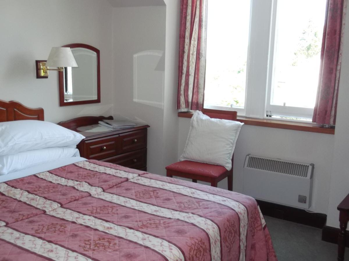 פורט אוגוסטוס Caledonian Hotel מראה חיצוני תמונה